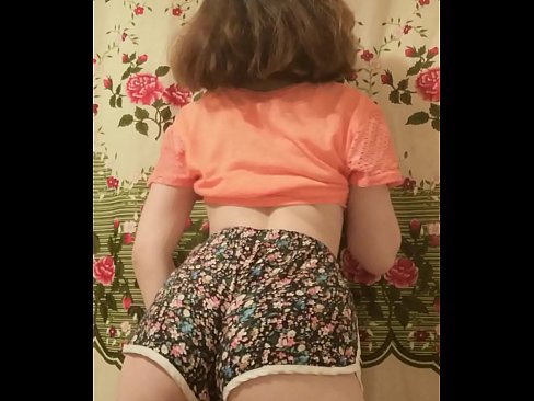 ❤️ Giovane pupa sexy fa uno striptease riprendendo i suoi pantaloncini alla telecamera ️❌ Video di sessoal it.kanalmoscow.ru ❤️