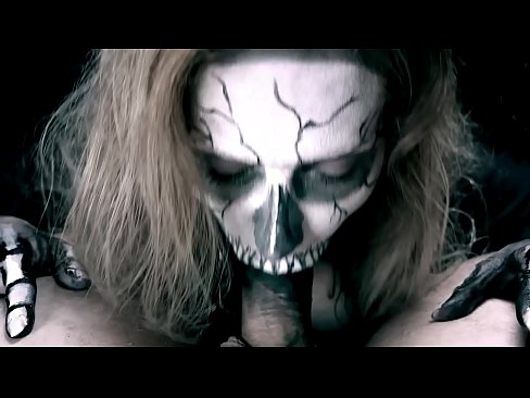 ❤️ Ragazza demone che succhia il cazzo con la sua bocca nera e ingoia lo sperma ️❌ Video di sessoal it.kanalmoscow.ru ❤️